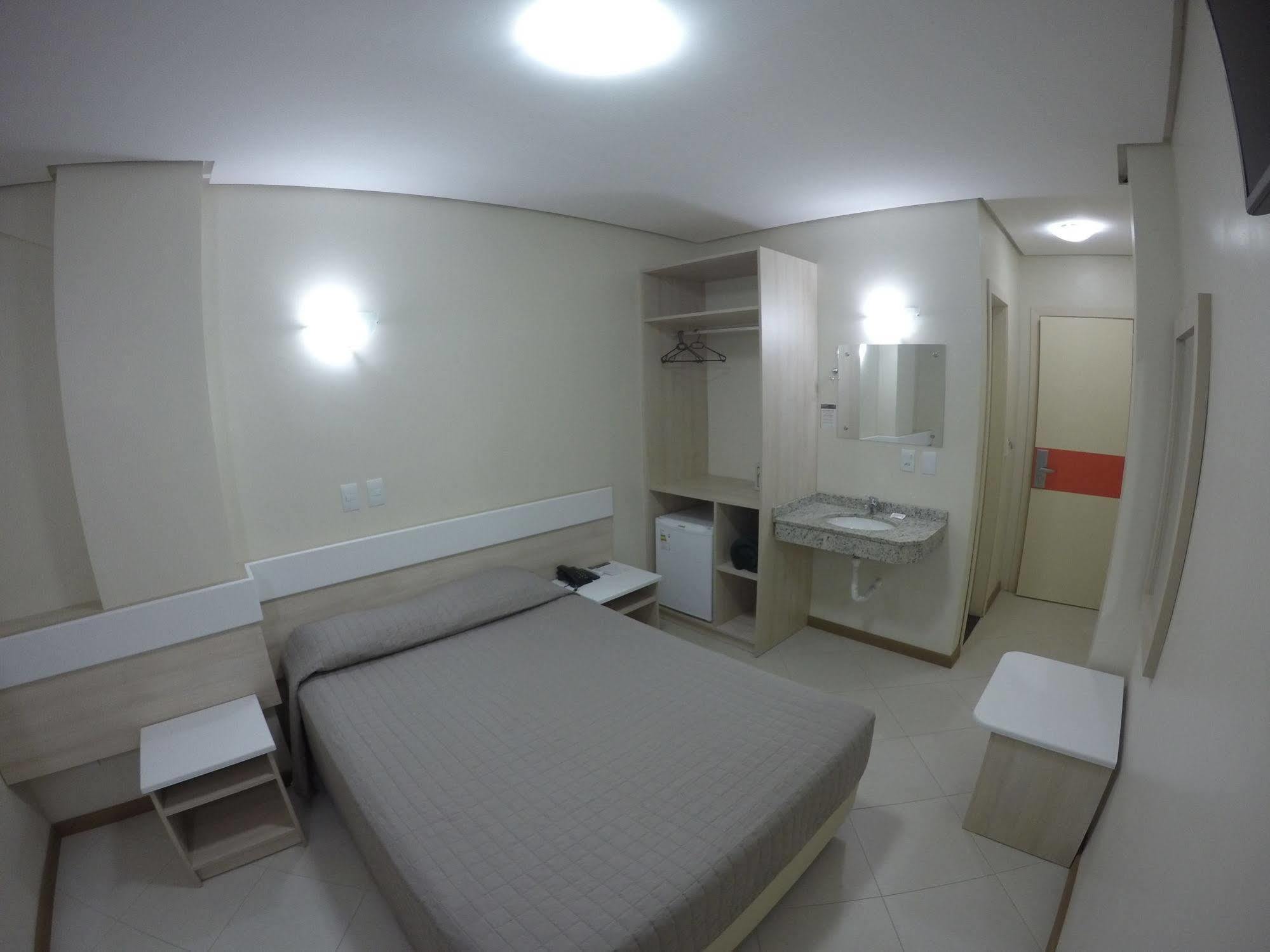 Hotel Express Savoy - Centro Historico ポルト・アレグレ エクステリア 写真